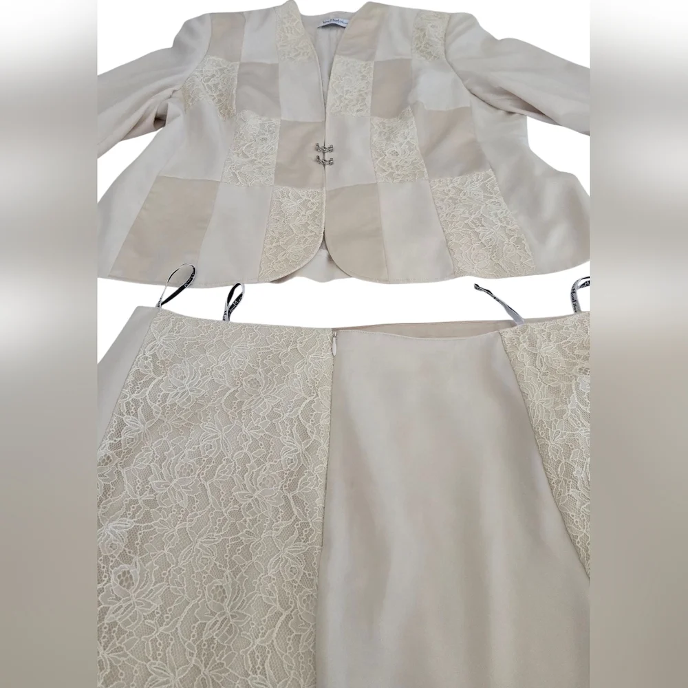 VINTAGE VERA MONT FRANCE Cream Ruffled Tiered Long Sleeve Bridal Blazer